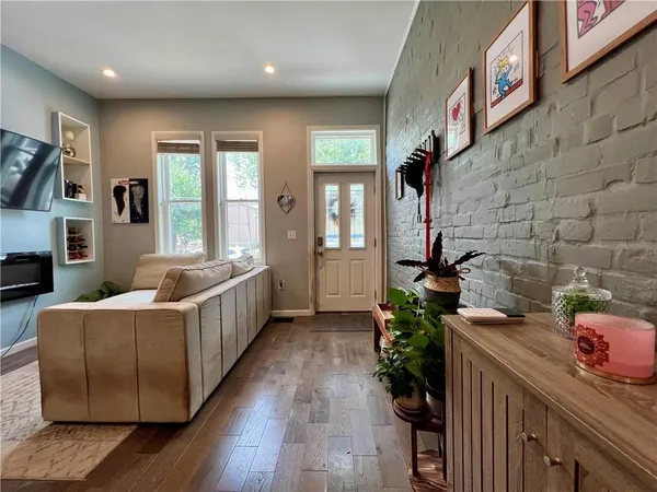 $3,300 | 3813 Foster Street, Pittsburgh, PA 15201