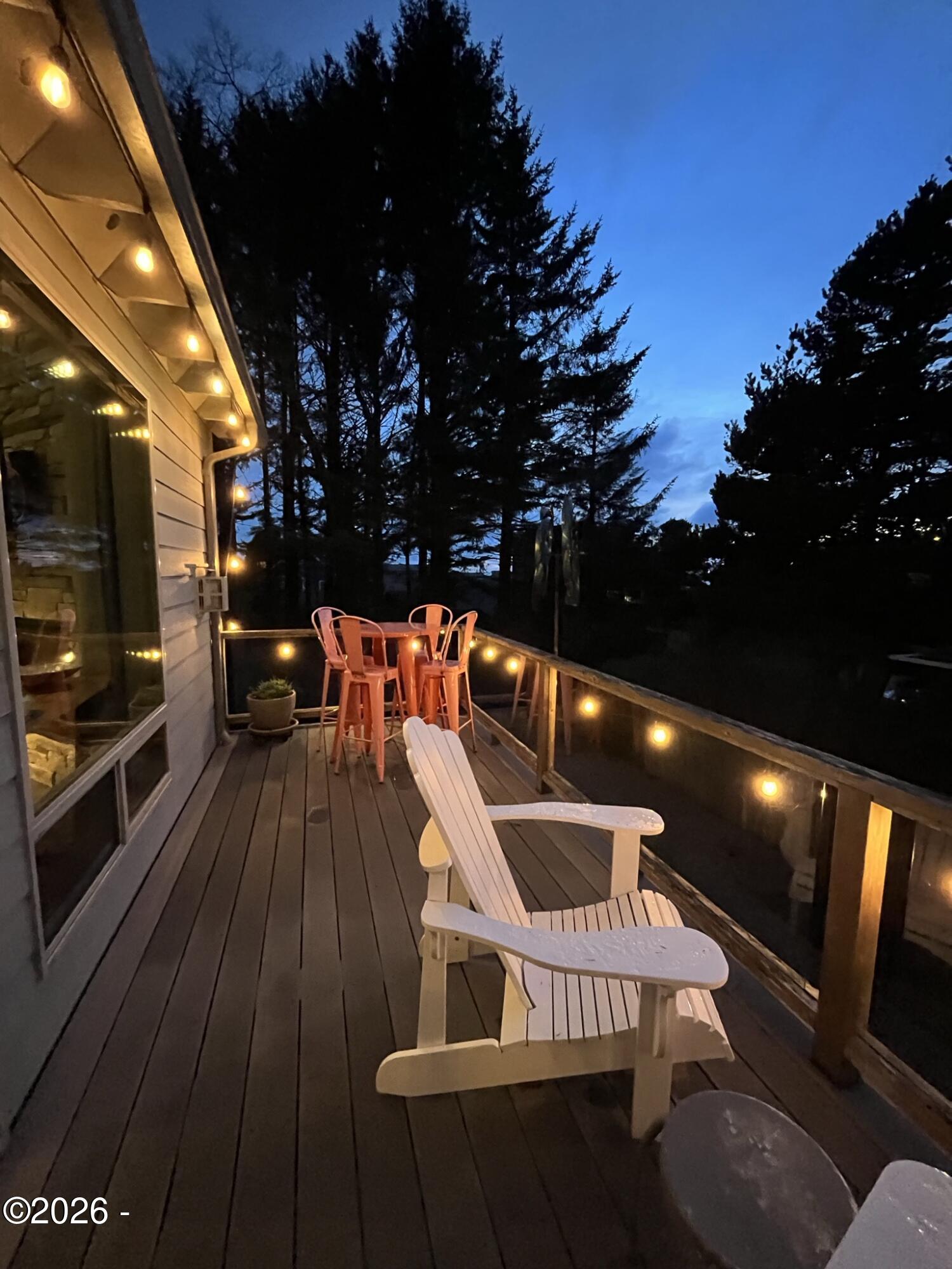 15 Shell Street Yachats, OR 97498 - Photo 25 of 77 Deck, night view
