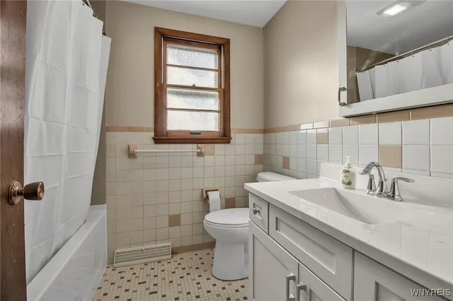 $1,900 | 201 Marrano Parkway, Unit LEFT, Cheektowaga, NY 14227