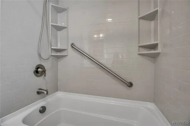 $1,900 | 201 Marrano Parkway, Unit LEFT, Cheektowaga, NY 14227