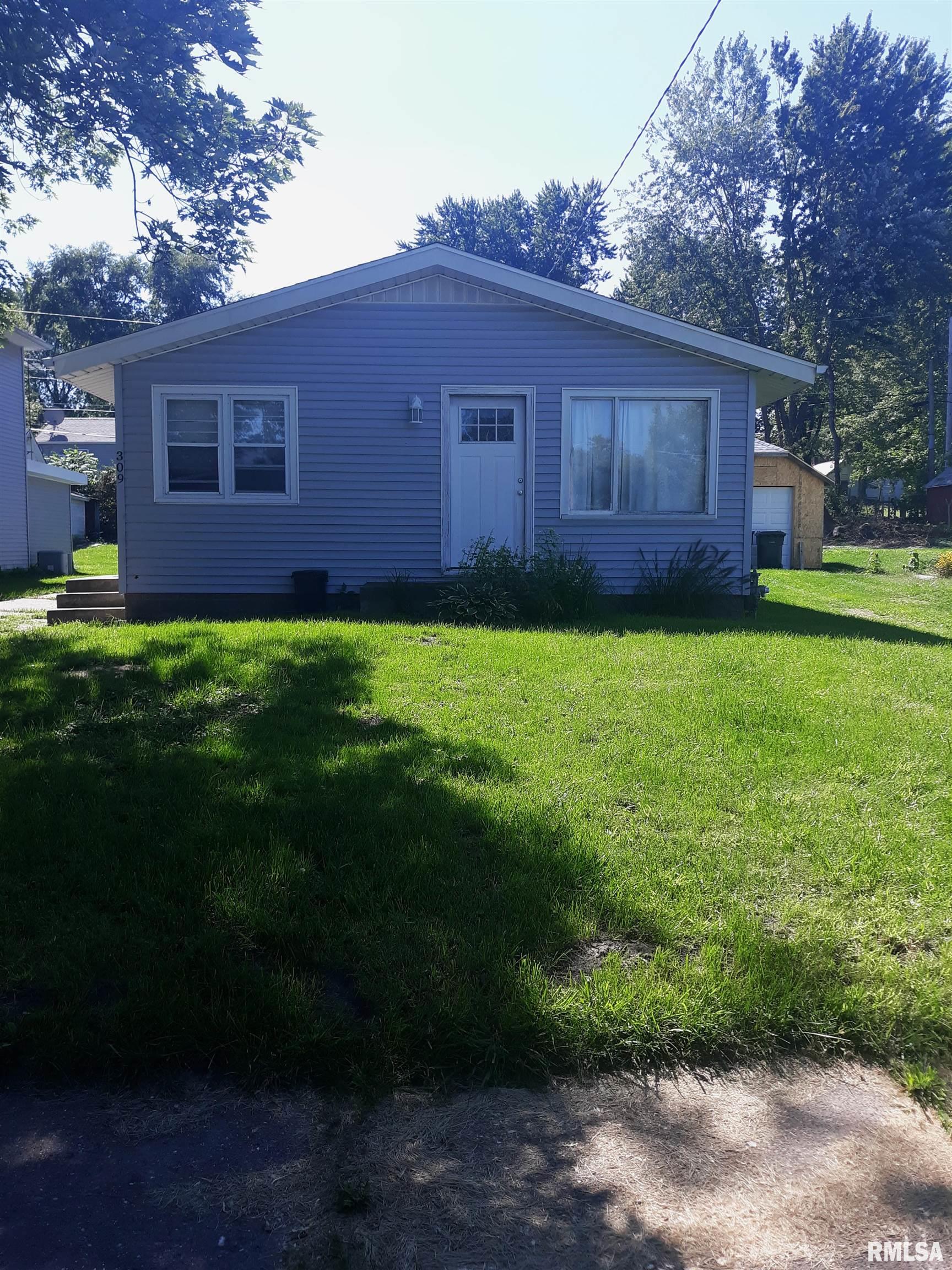 309 19th Place Clinton, IA 52732 - Photo 1 of 5 Gallery Image 1