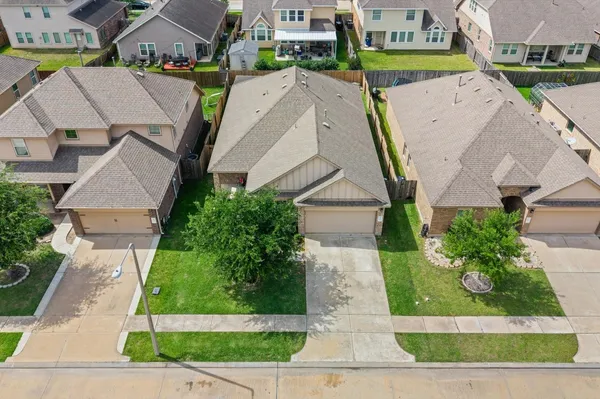 $315,000 | 5194 Kendall Cove Court, Alvin, TX 77511