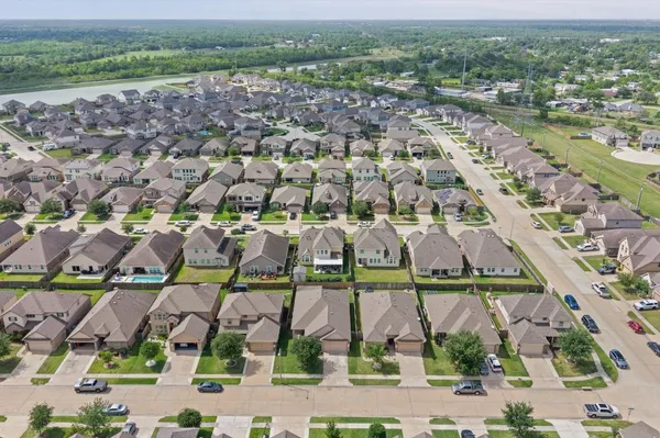 $315,000 | 5194 Kendall Cove Court, Alvin, TX 77511