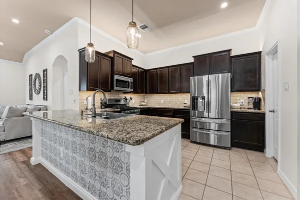 $315,000 | 5194 Kendall Cove Court, Alvin, TX 77511