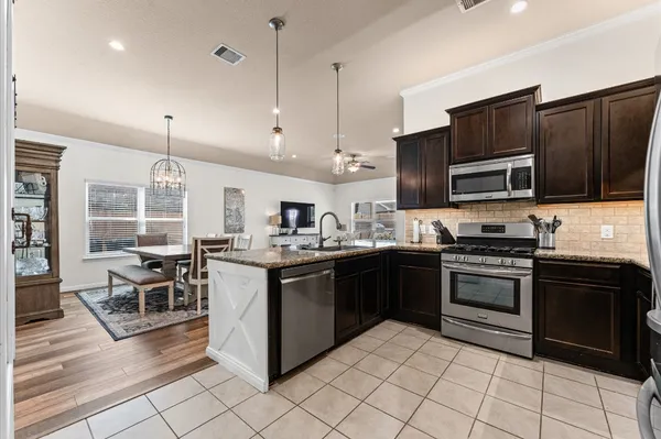 $315,000 | 5194 Kendall Cove Court, Alvin, TX 77511