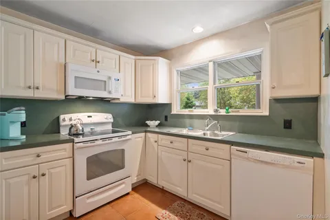 $839,000 | 20 Frazer Drive, Greenlawn, NY 11740