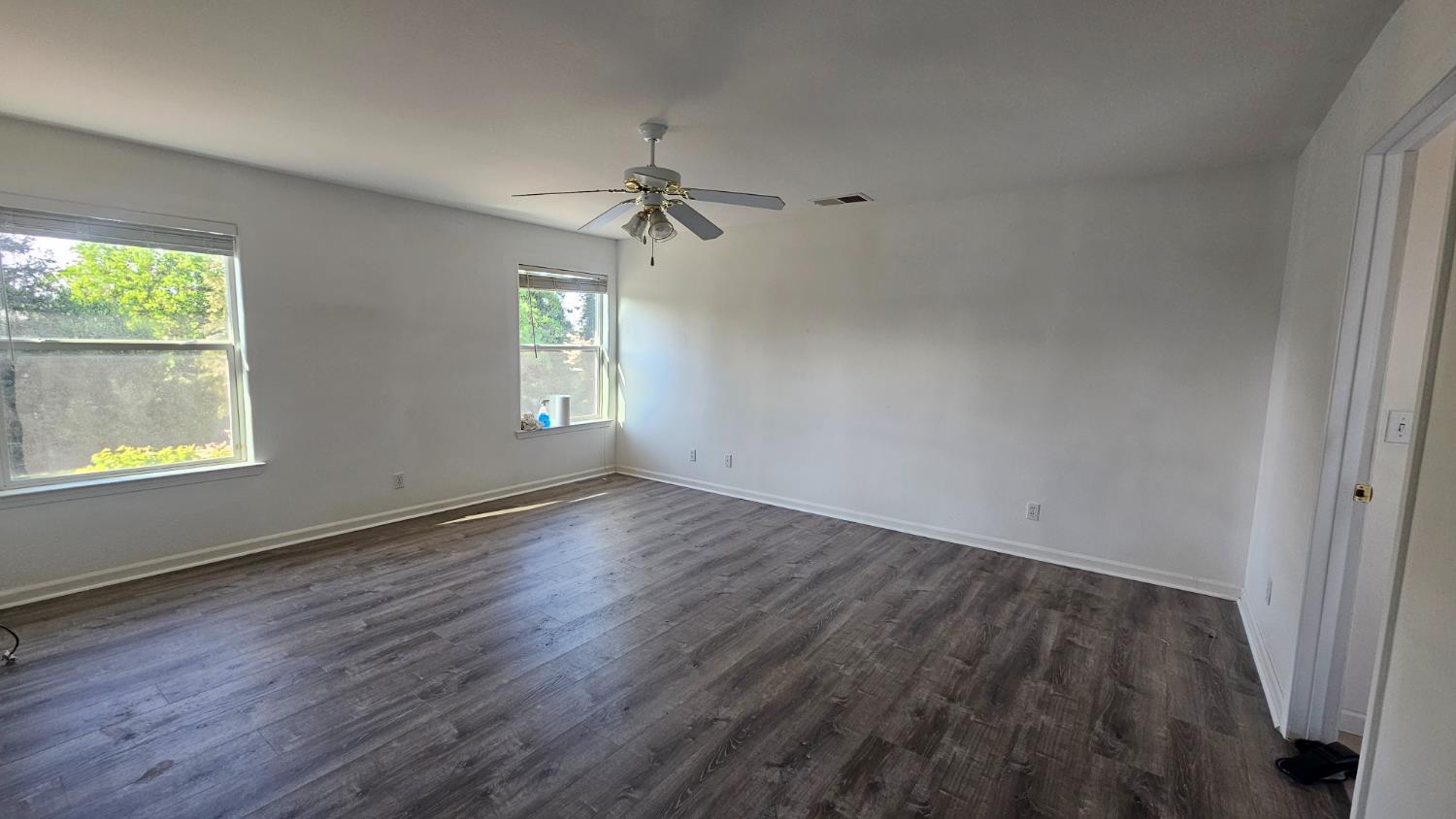 580 West Sunset Street Kingsburg, CA 93631 - Photo 7 of 12 a view of empty room with wooden floor and fan