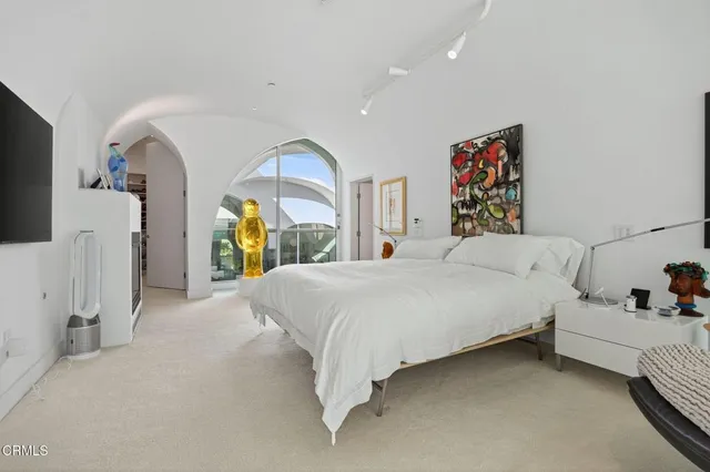 a view of entryway with a front door