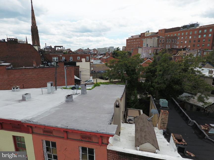 211 West Read Street Baltimore, MD 21201 - Photo 5 of 10 Aerial view of Roof and Mount Vernon Skyline