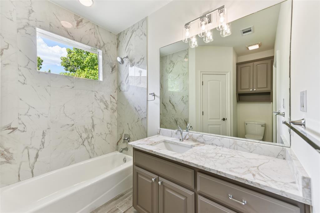 2203 Court Del Rey Round Rock, TX 78681 - Photo 20 of 35 Bathroom with vanity and tub / shower combination