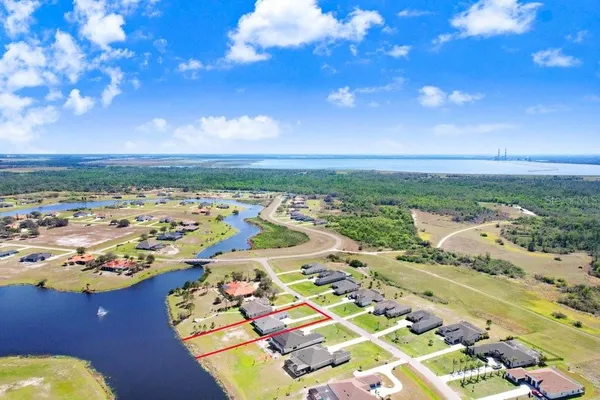 $824,990 | 5211 Lake Venice Drive, Wimauma, FL 33598