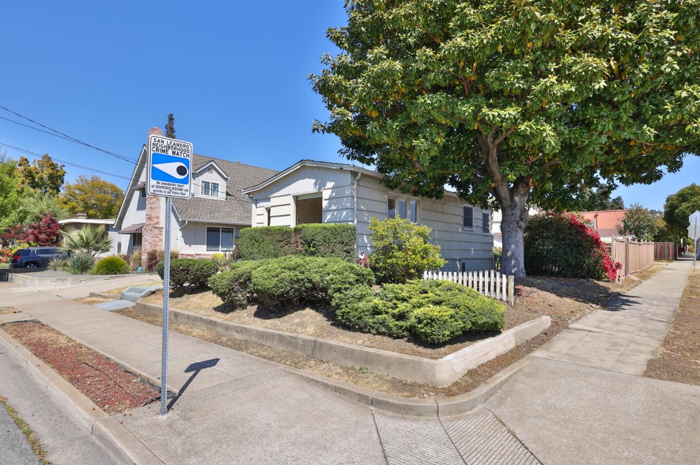 494 Lewis Avenue San Leandro, CA 94577 - Photo 4 of 19 a house view with a outdoor space