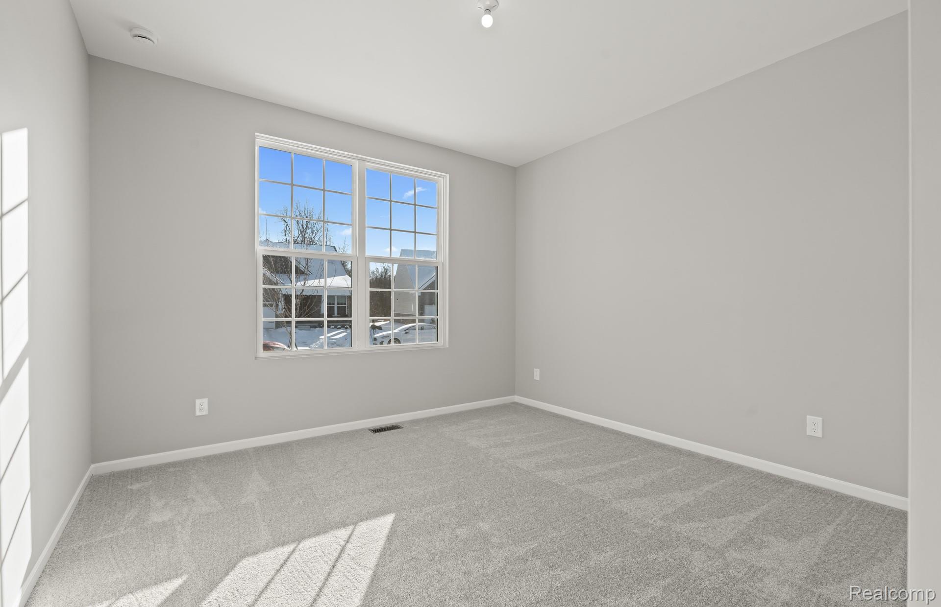 5136 Barnes Road Canton, MI 48188 - Photo 12 of 16 Guest Suite with Access to Full Guest Bath