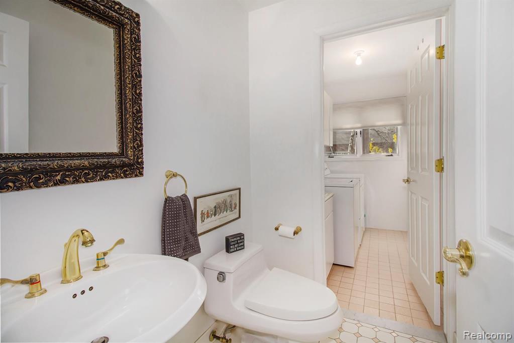18281 Riverside Drive Beverly Hills, MI 48025 - Photo 11 of 26