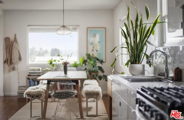 a view of entryway with washer and dryer