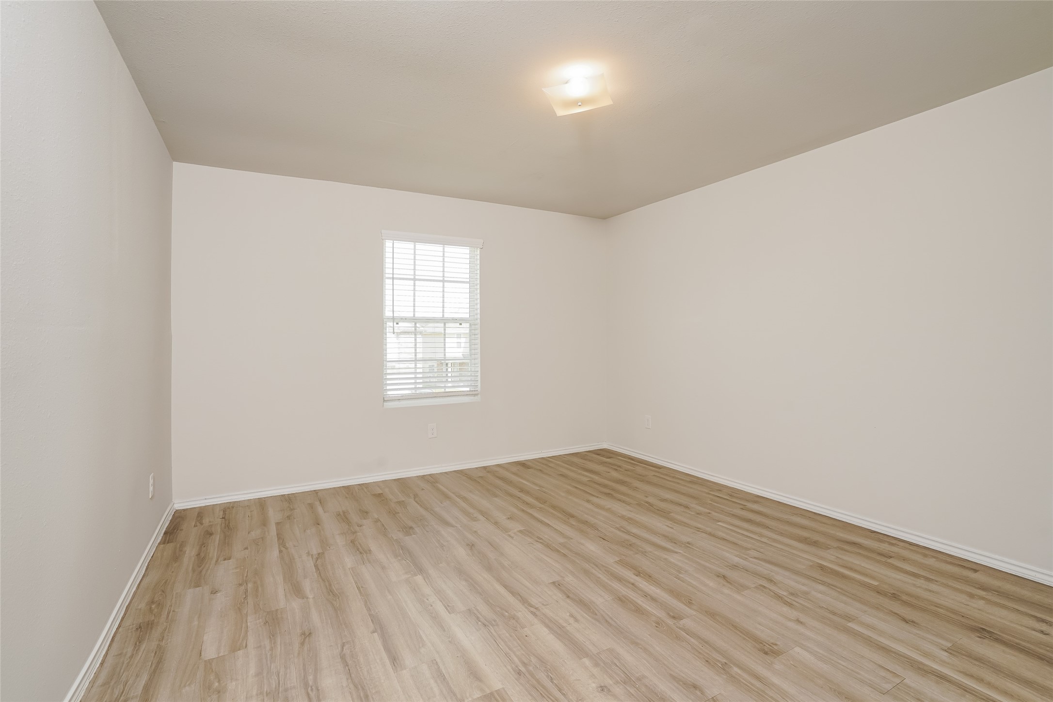 4823 Sweet Chestnut Lane Spring, TX 77373 - Photo 11 of 14 Photos may be representative of the floor plan and not the exact home. Finishes, layout, and features of the actual property for lease may vary.