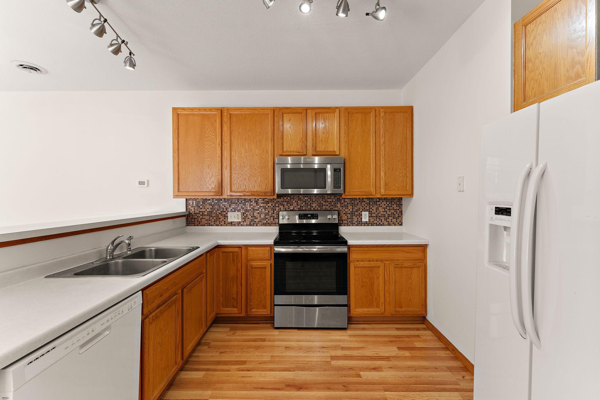 17868 96th Avenue North Maple Grove, MN 55311 - Photo 5 of 14