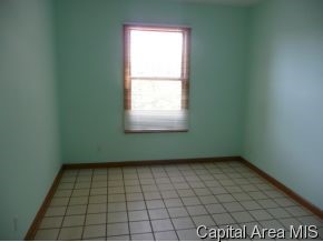 8054 Thomas Road Rochester, IL 62563 - Photo 4 of 12 Gallery Image 4