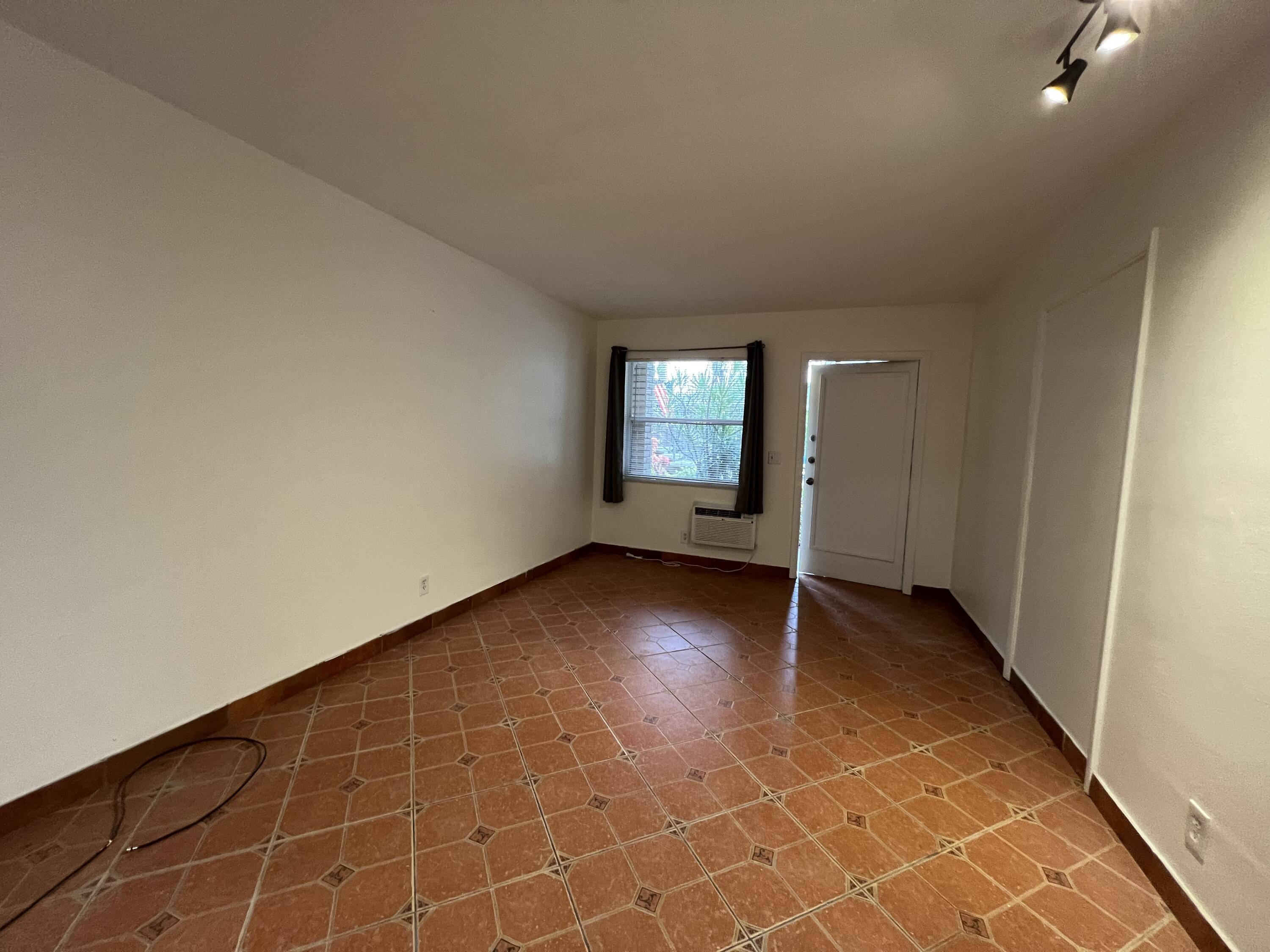 311 Inlet Way, Unit 11 Palm Beach Shores, FL 33404 - Photo 6 of 15 IMG_1359