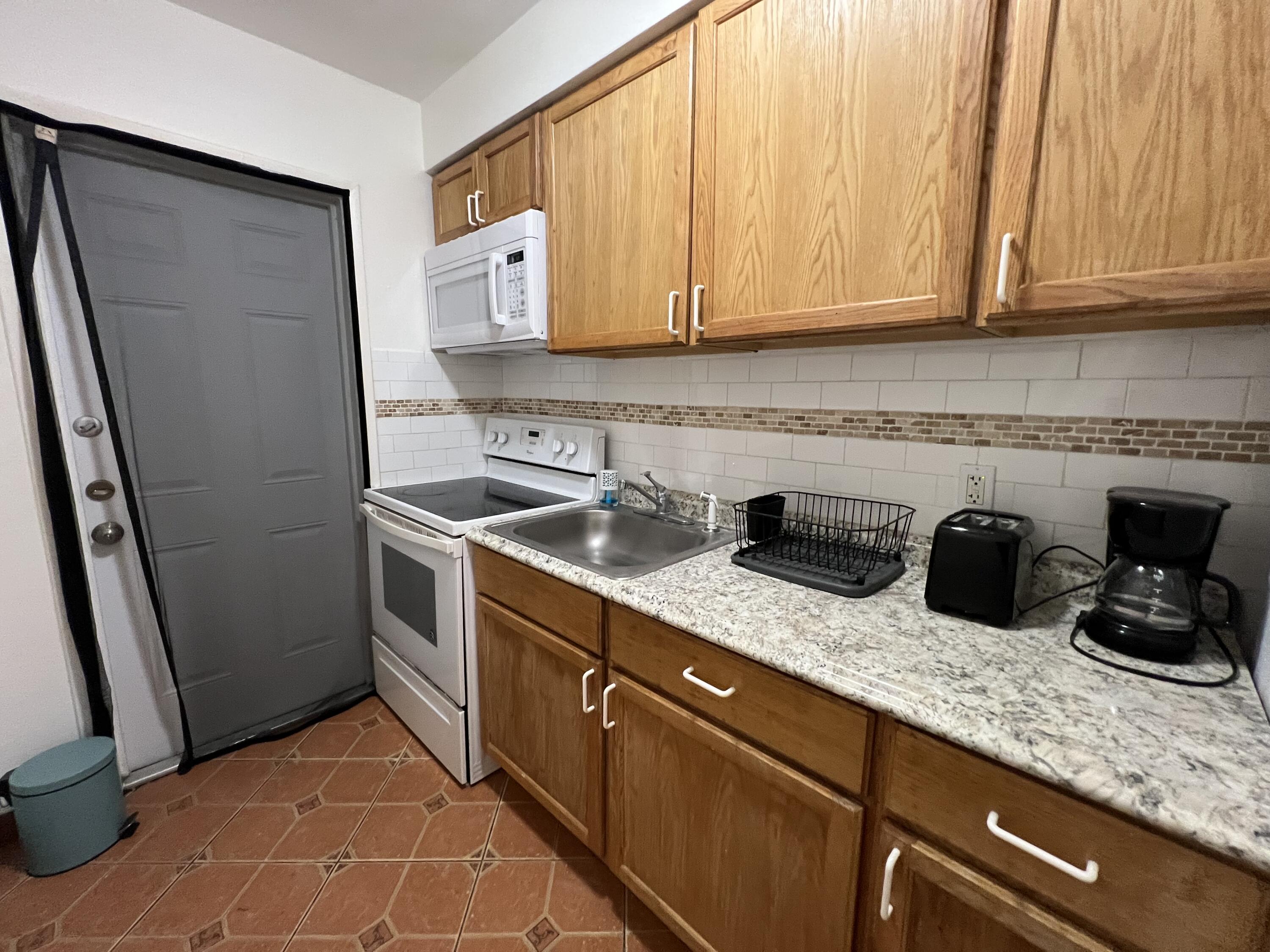 311 Inlet Way, Unit 11 Palm Beach Shores, FL 33404 - Photo 9 of 15 IMG_1355