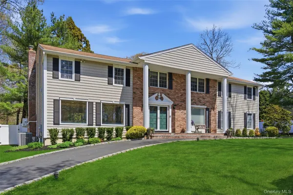 $1,700,000 | 20 Hemingway Drive, Dix Hills, NY 11746