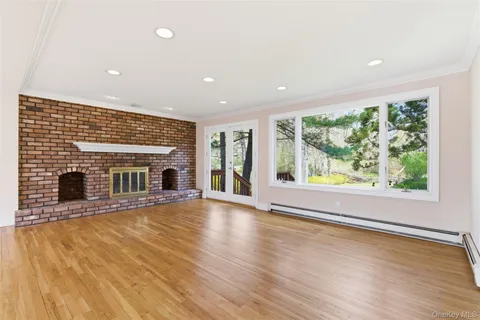 $1,700,000 | 20 Hemingway Drive, Dix Hills, NY 11746