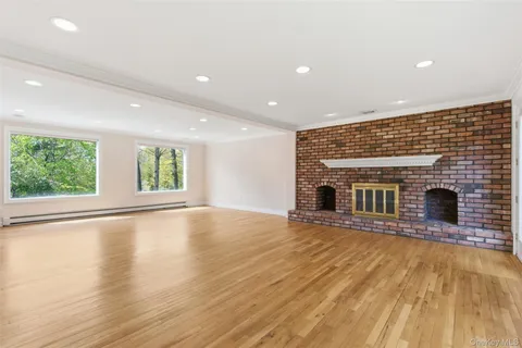 $1,700,000 | 20 Hemingway Drive, Dix Hills, NY 11746