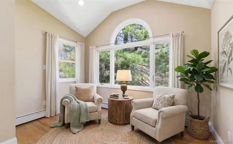 $1,700,000 | 20 Hemingway Drive, Dix Hills, NY 11746