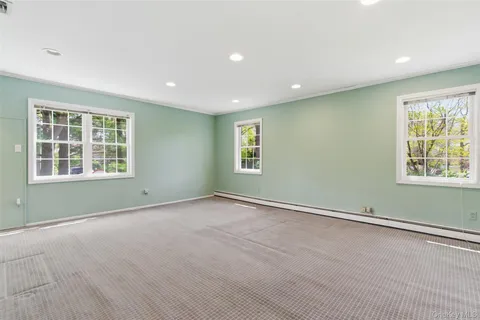 $1,700,000 | 20 Hemingway Drive, Dix Hills, NY 11746