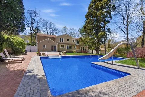 $1,700,000 | 20 Hemingway Drive, Dix Hills, NY 11746