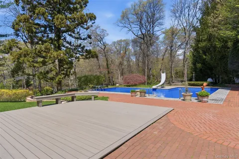 $1,700,000 | 20 Hemingway Drive, Dix Hills, NY 11746