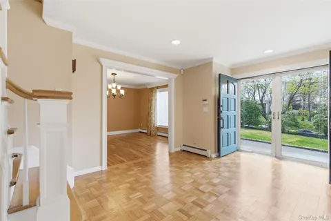 $1,700,000 | 20 Hemingway Drive, Dix Hills, NY 11746