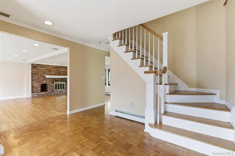 $1,700,000 | 20 Hemingway Drive, Dix Hills, NY 11746