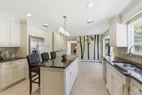 $1,700,000 | 20 Hemingway Drive, Dix Hills, NY 11746