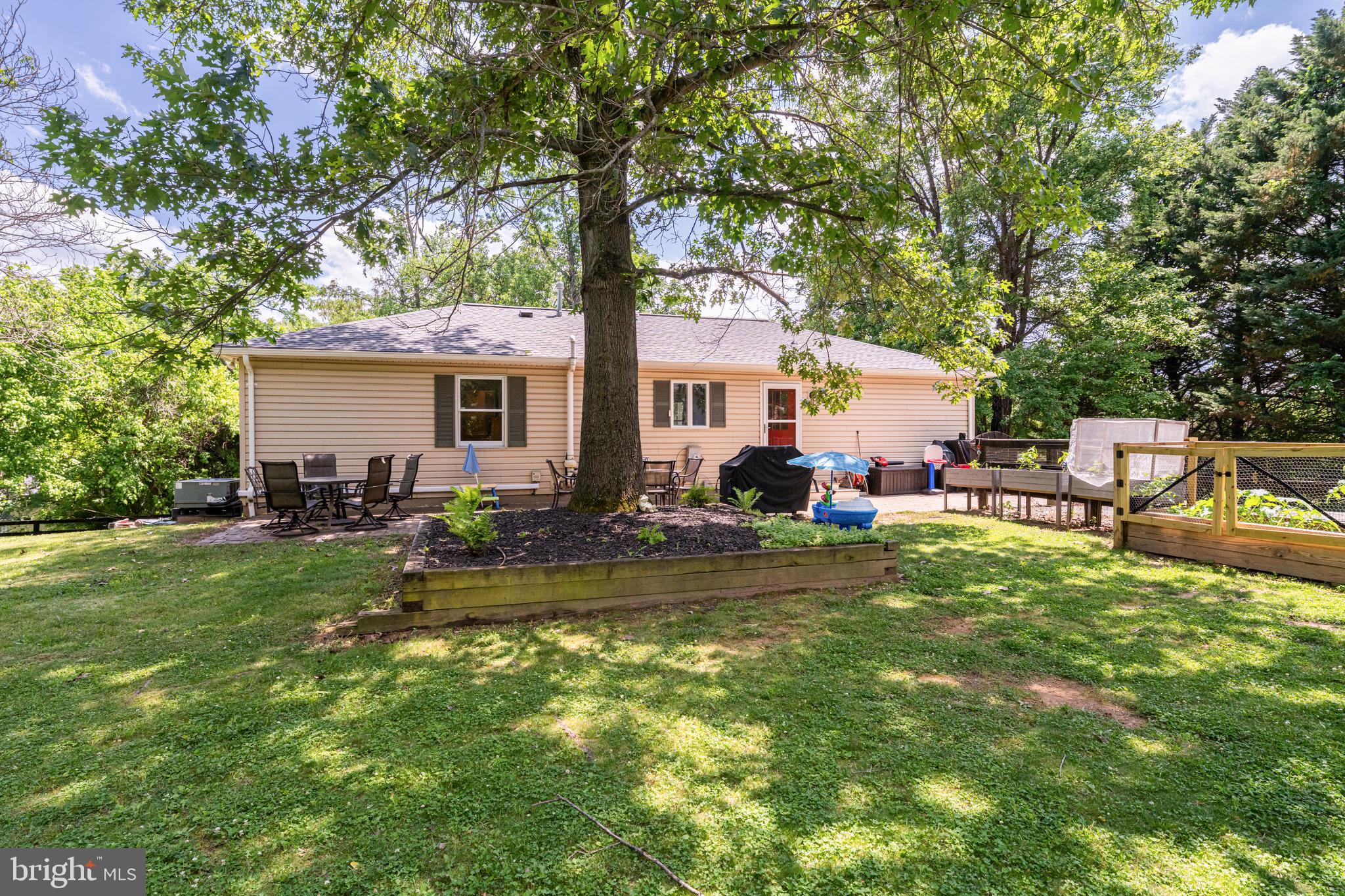 35094 Scotland Heights Road Round Hill, VA 20141 - Photo 30 of 41 Peaceful backyard