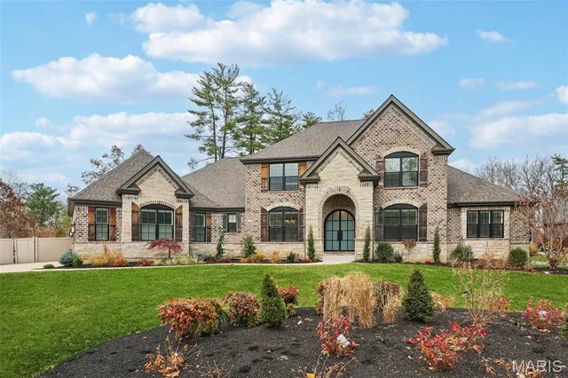 $2,000,000 | 115 Ladue Pine Woods Place, St. Louis, MO 63141