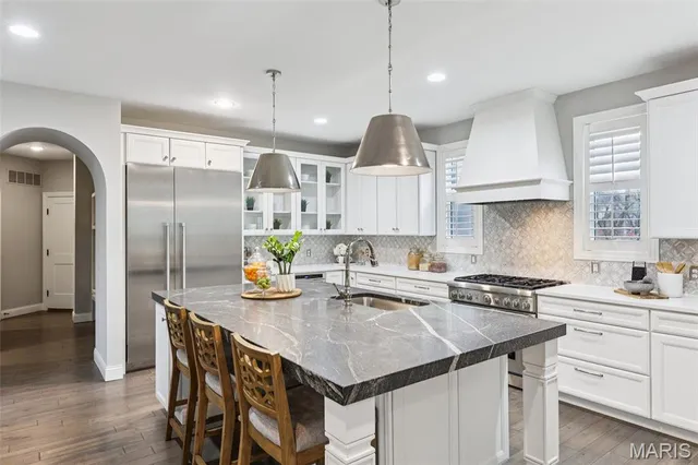 $2,000,000 | 115 Ladue Pine Woods Place, St. Louis, MO 63141