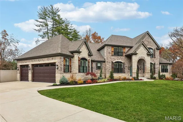 $2,000,000 | 115 Ladue Pine Woods Place, St. Louis, MO 63141