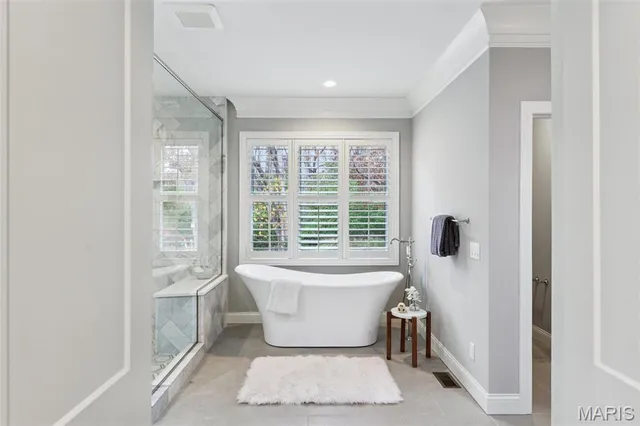 $2,000,000 | 115 Ladue Pine Woods Place, St. Louis, MO 63141