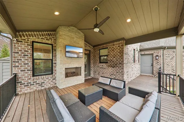 $2,000,000 | 115 Ladue Pine Woods Place, St. Louis, MO 63141