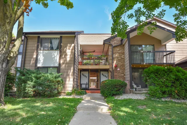 $85,900 | 8643 North Servite Drive, Unit 112, Milwaukee, WI 53223