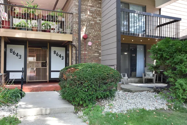 $85,900 | 8643 North Servite Drive, Unit 112, Milwaukee, WI 53223