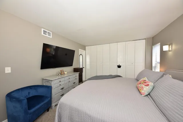 $85,900 | 8643 North Servite Drive, Unit 112, Milwaukee, WI 53223