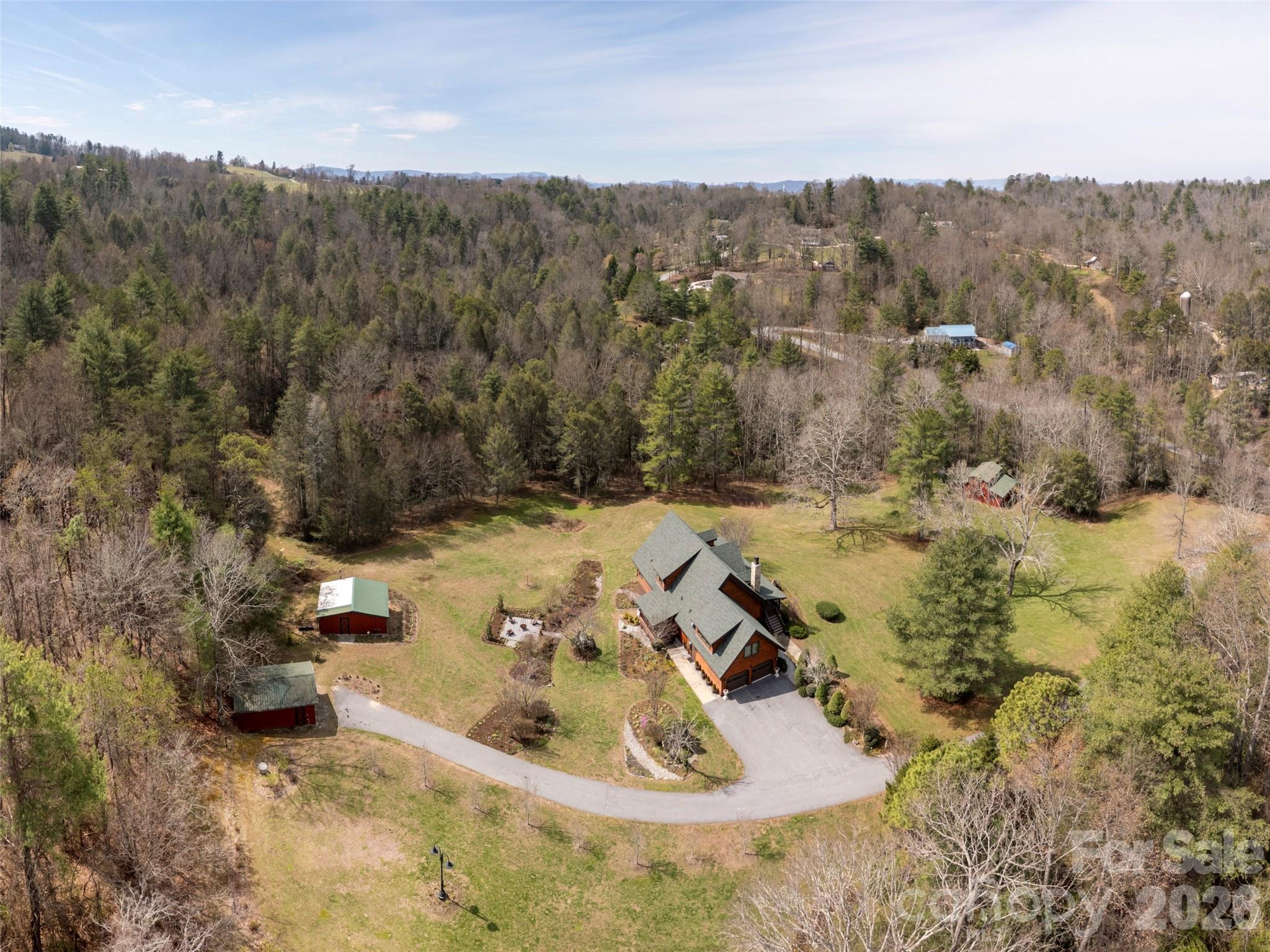 622 Oleta Road Hendersonville, NC 28792 - Photo 44 of 48 a view of a small yard in front of the house