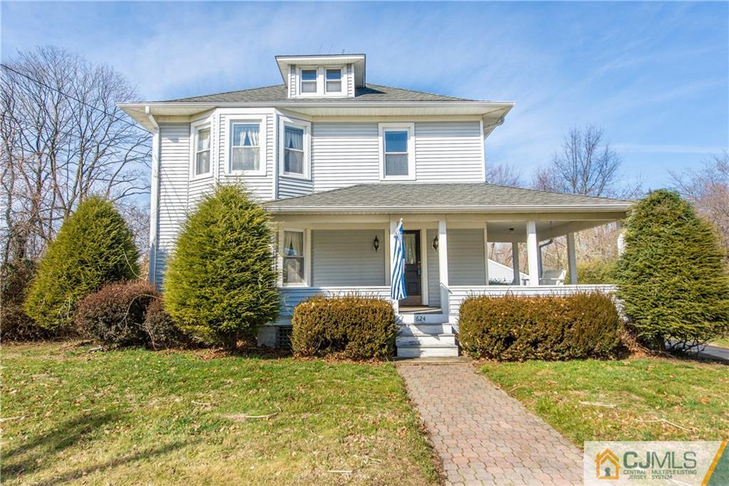 624 Ridge Road Monmouth Junction, NJ 08852 - Photo 1 of 15 a front view of a house with garden