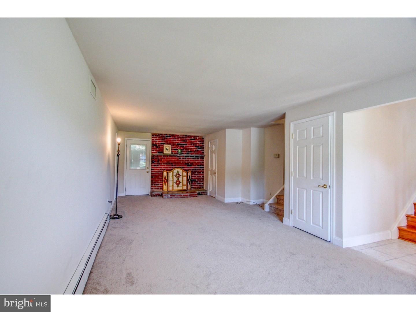 964 Lavera Road Warminster, PA 18974 - Photo 12 of 25 Family Room