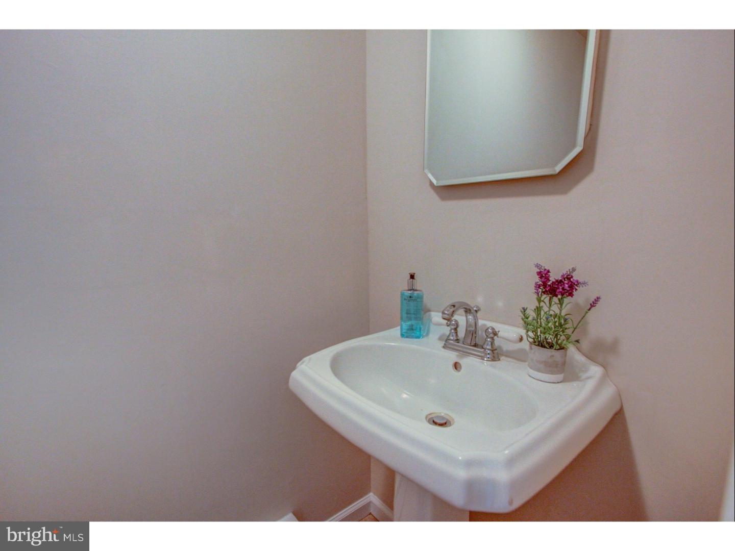 964 Lavera Road Warminster, PA 18974 - Photo 14 of 25 Half Bath