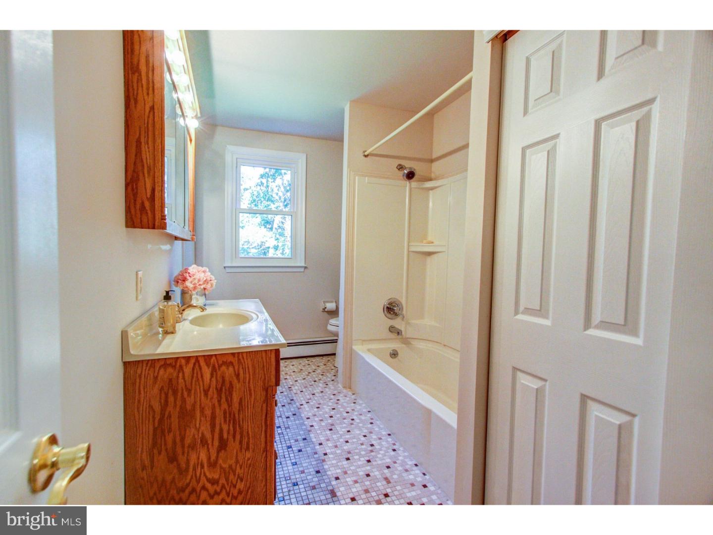 964 Lavera Road Warminster, PA 18974 - Photo 20 of 25 Bathroom