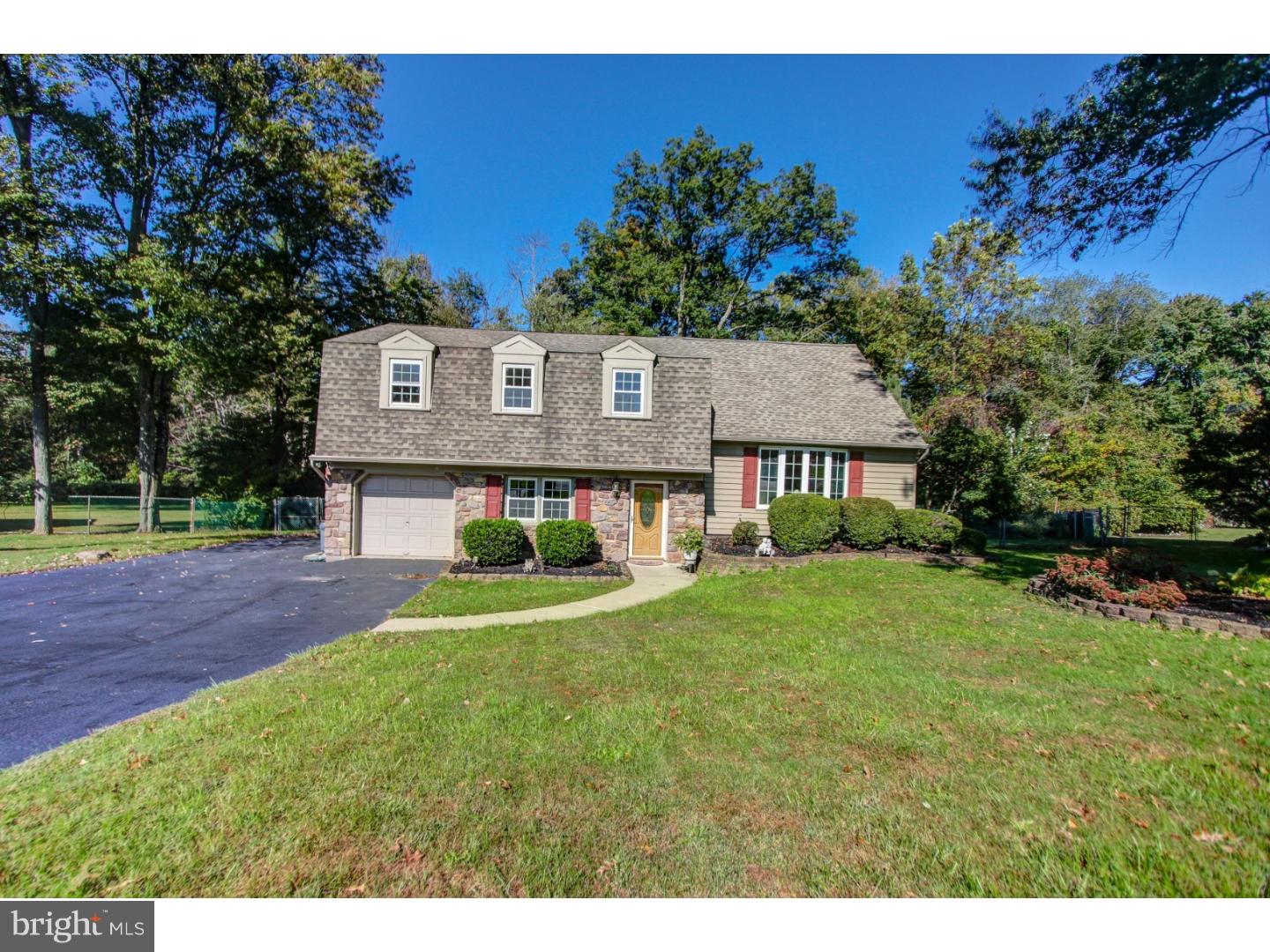 964 Lavera Road Warminster, PA 18974 - Photo 3 of 25 Exterior Front