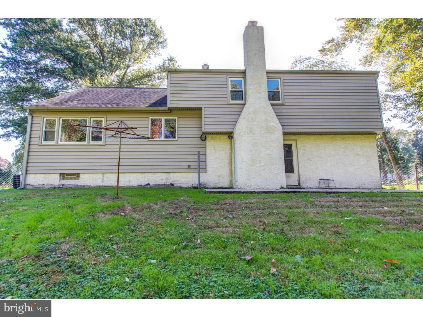 964 Lavera Road Warminster, PA 18974 - Photo 23 of 25 Exterior Back